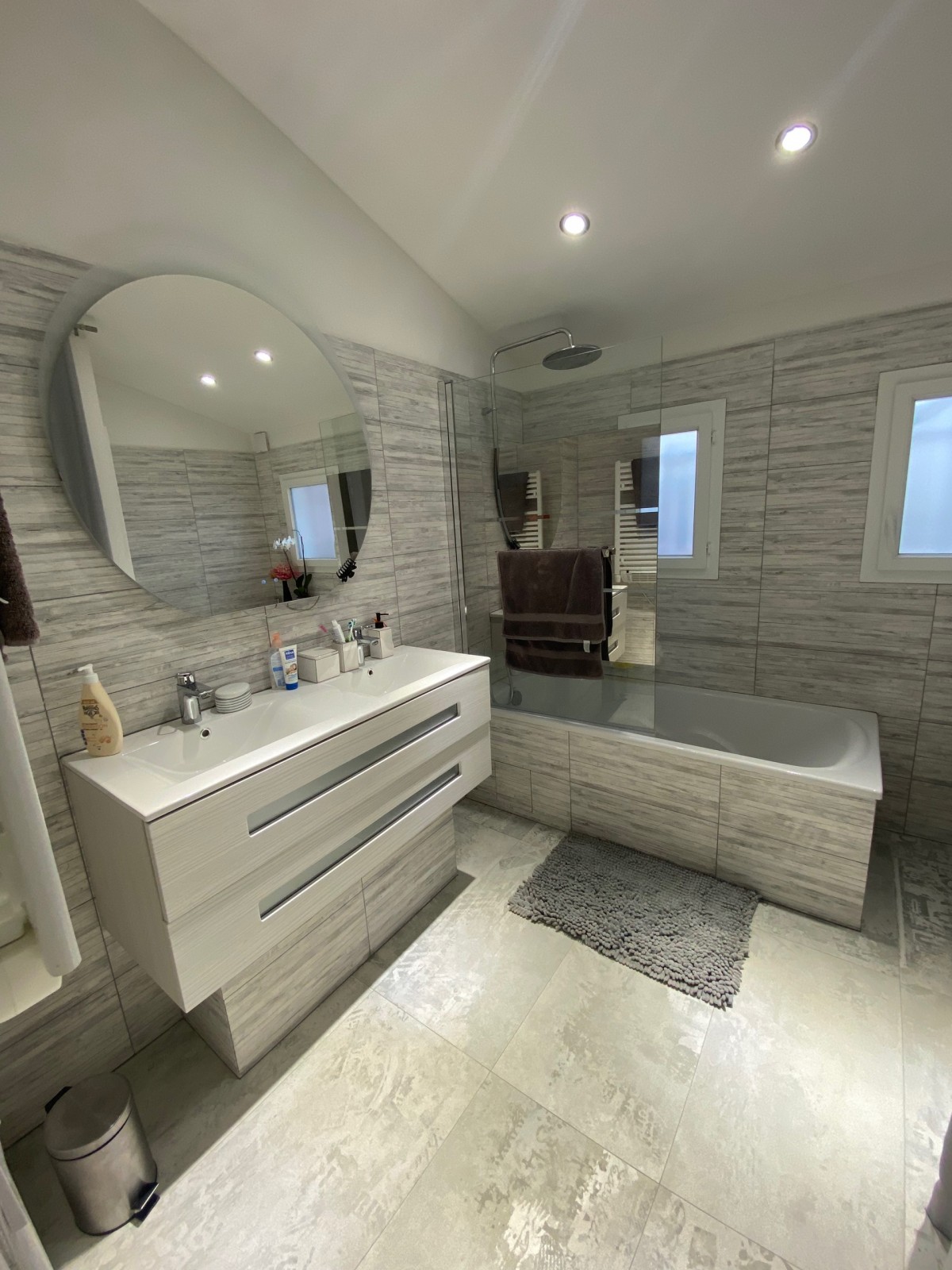 Réalisation d’une salle de bain avec le carrelage expression à Marignane