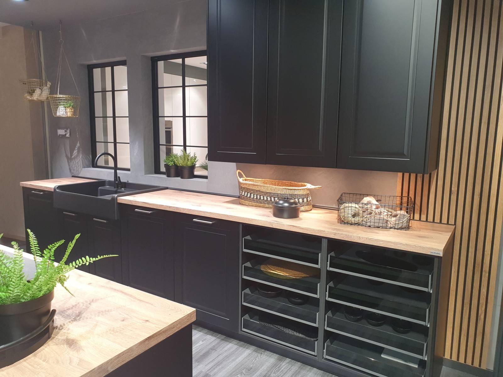 elements bas coulissants ouvert finition verre