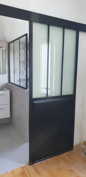 Carrelage et meubles de salle de bain Coycama pour une villa sur Gignac La Nerthe