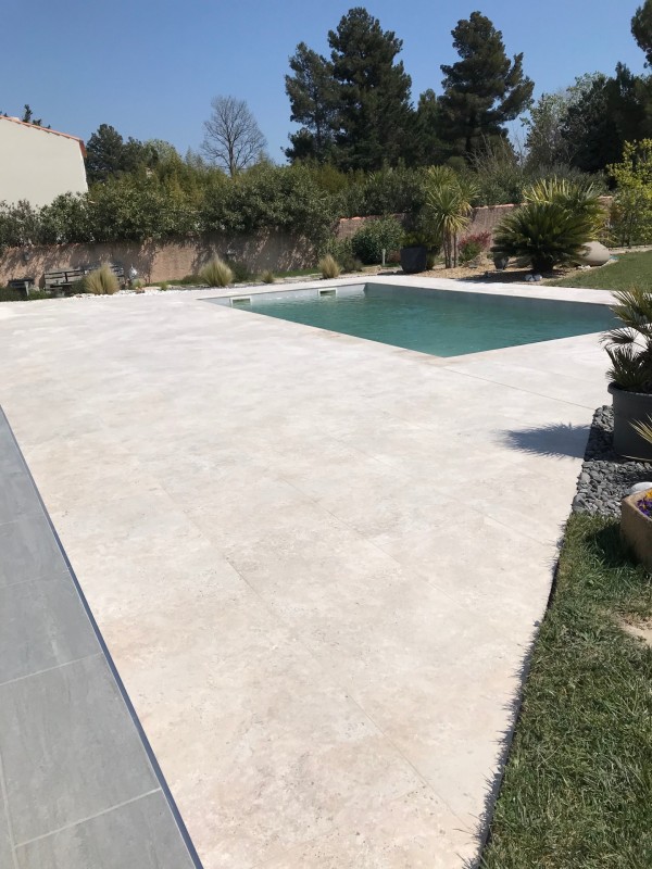 Carrelage imitation travertin Pour intérieur ou extérieur beige et gris en plusieurs formats à découvrir à St Victoret