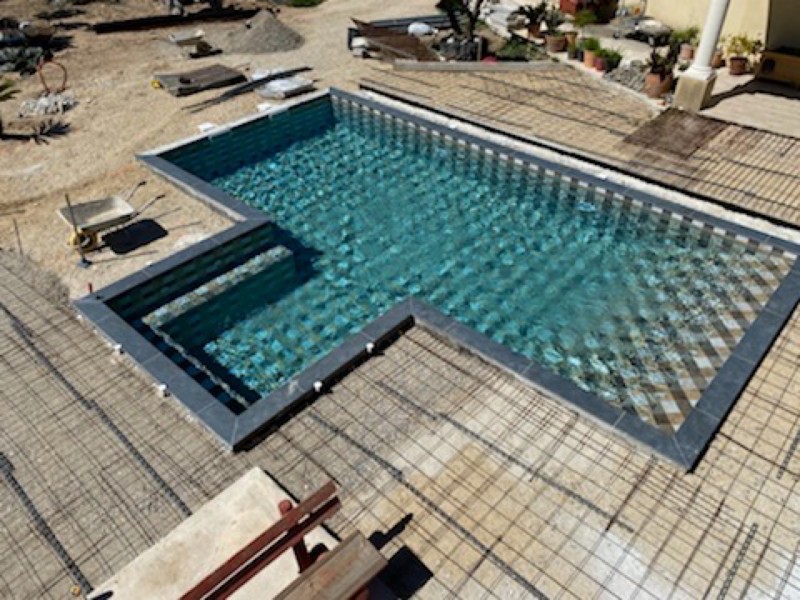 Piscine type Bali réalisée sur Velaux.