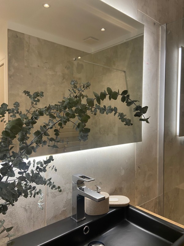 Carrelage effet béton modèle Portland pour salle de bain réalisé pour un client de Ventabren.