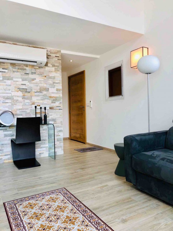 Vente et pose d’un carrelage imitation bois sur Carry le rouet modèle Canapa