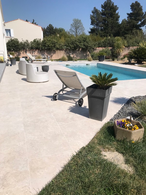 Carrelage imitation travertin Pour intérieur ou extérieur beige et gris en plusieurs formats à découvrir à St Victoret