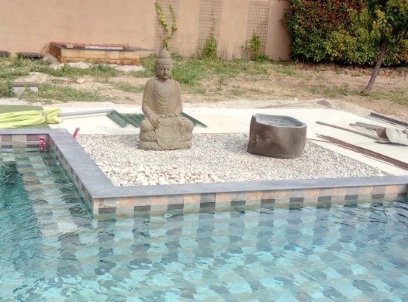 Piscine type Bali réalisée sur Velaux.