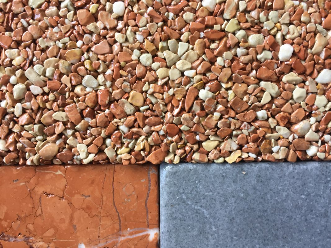 Vente de revêtement de sols en résine pour  piscine de marque Résinéo dans les Bouches du Rhône