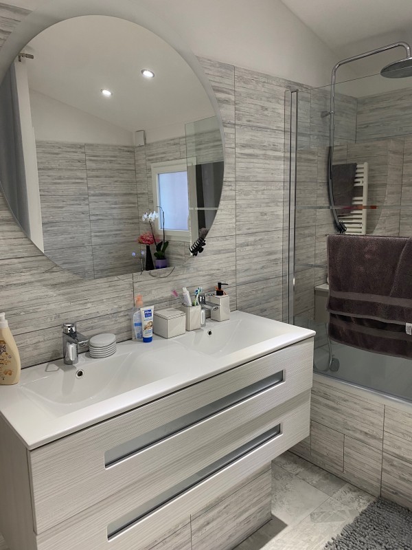 Réalisation d’une salle de bain avec le carrelage expression à Marignane