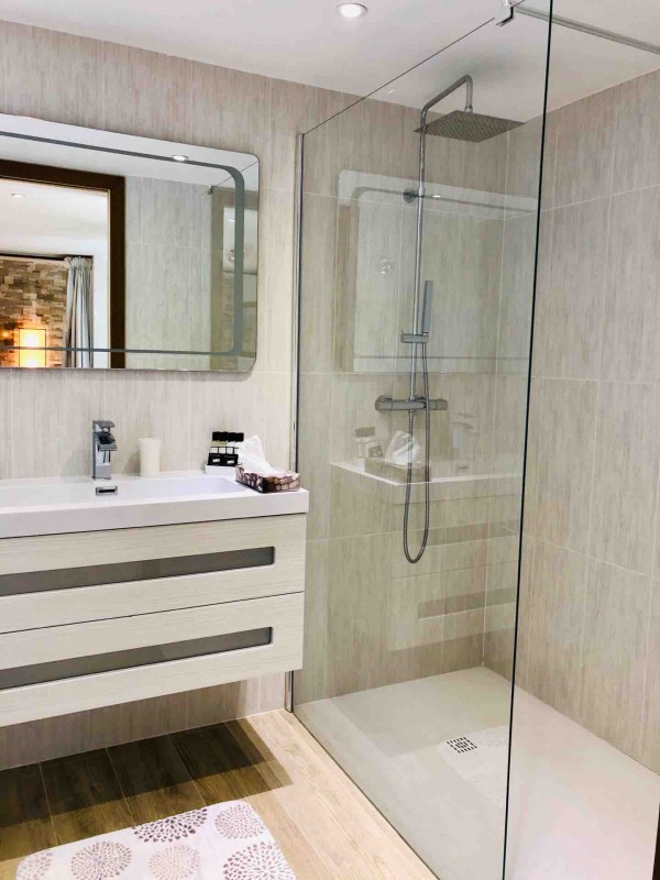 Vente et pose d’un carrelage imitation bois sur Carry le rouet modèle Canapa