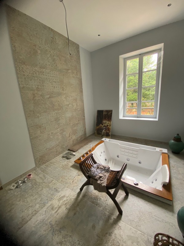 Fournitures proposées par Design Carrelages sur Saint Victoret pour rénover un ancien château sur Puyricard