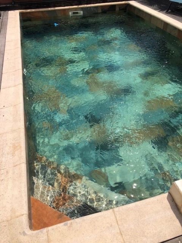 Pose et vente d’un carrelage extérieur pour piscine modèle Bali à Rognac dans les Bouches-du-Rhône