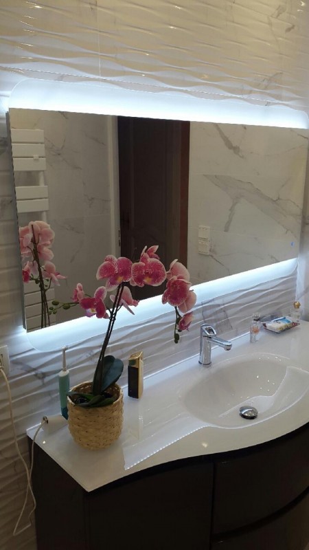Réalisation de la pose d’un carrelage pour salle de bain pour une maison moderne à Marignane