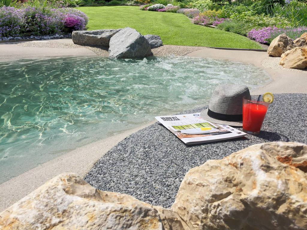 Vente de revêtement de sols en résine pour  piscine de marque Résinéo dans les Bouches du Rhône